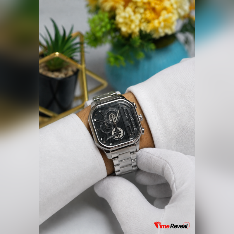 Poedagar Luxury Men's Skeleton Watch Display